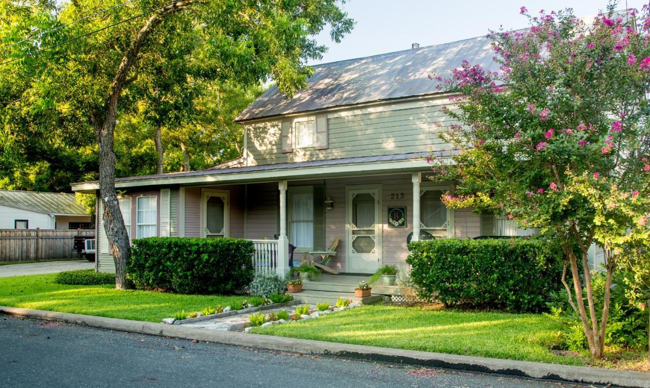 Studio B Guest House Fredericksburg Exterior photo